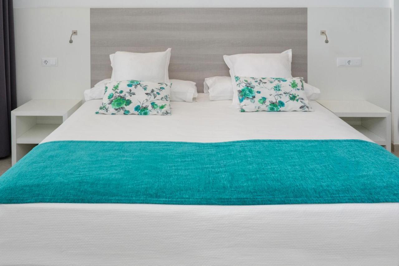 Doppel- oder Zweibettzimmer mit Poolblick (1 Erwachsener und 1 Kind)